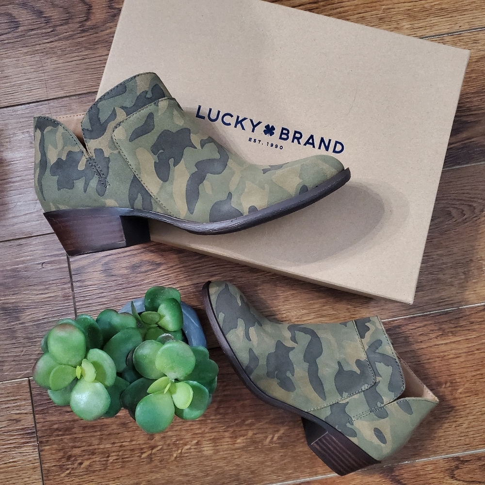 NIB Lucky Brand Camo Waterproof Suede Boot…